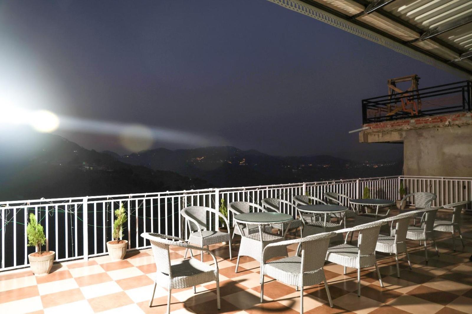 Mountain Shadow Hotel Kasauli Bagian luar foto