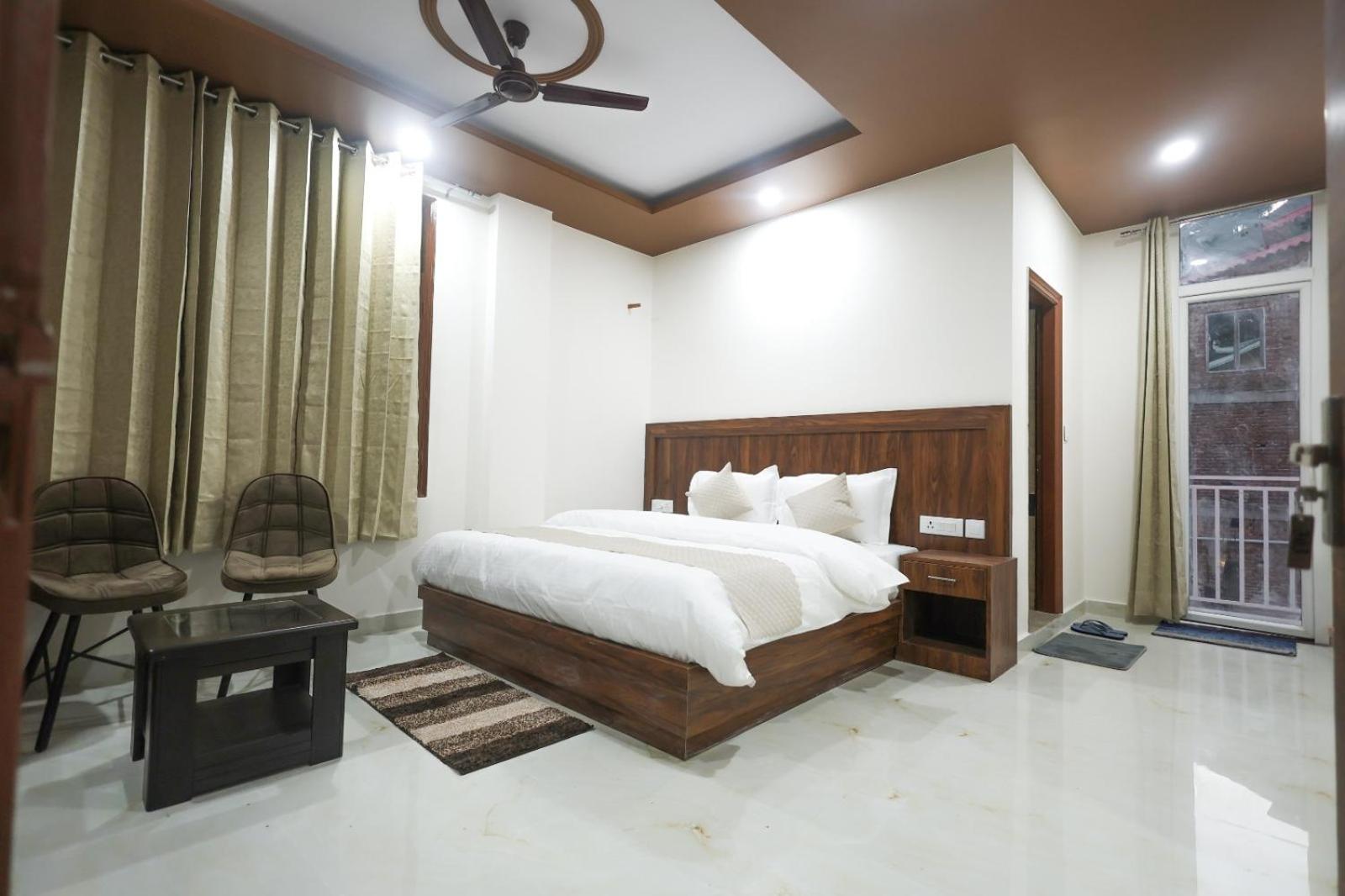 Mountain Shadow Hotel Kasauli Bagian luar foto